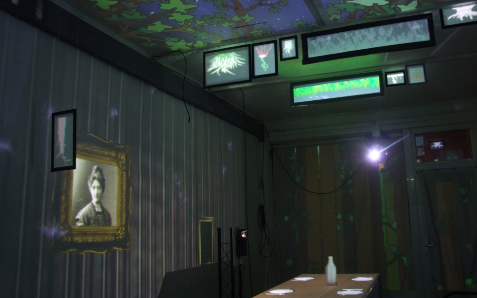 Bühnenraum des Polymedialen Ponyhofs